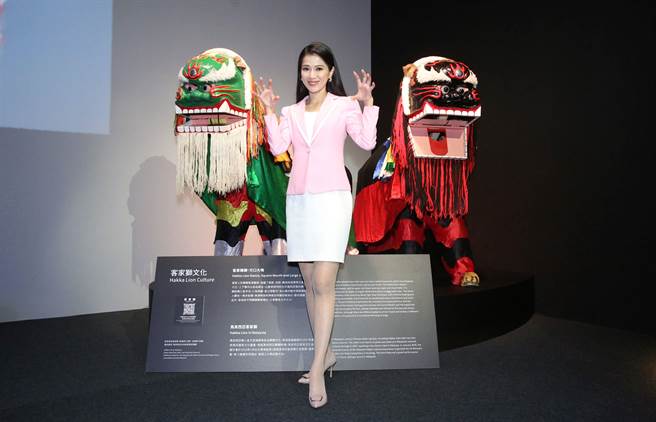 李文仪参观客家博览会。（三立提供）