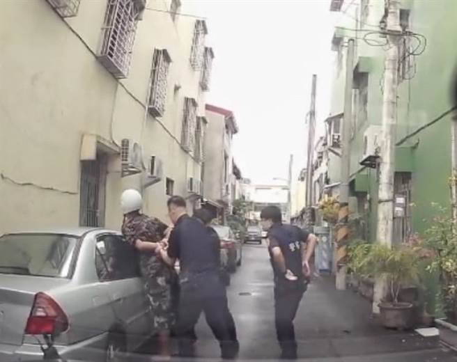 斗南镇杜姓男子(遭逮捕者)纵火，造成父亲也不治身亡。（斗南警分局提供）