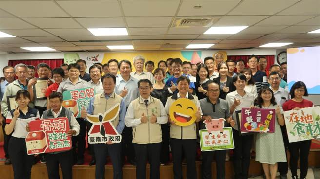 甩开肥胖！台南市国中小推动「校园健康体适能与饮食教育行动计画」4年，超过6成以上学生体位属于适中，今天各校发表成果。(曹婷婷摄)