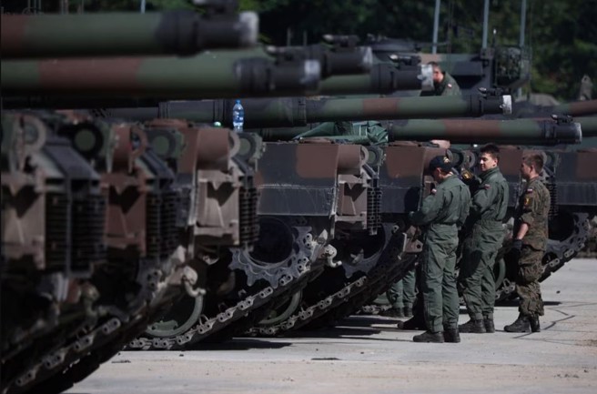 波兰目前有欧洲最强大的装甲部队，包括美制M1艾布兰坦克，还有德国豹2，以及最新向韩国购入的K2坦克。图为波兰陆军的M1艾布兰坦克。(图/路透社)