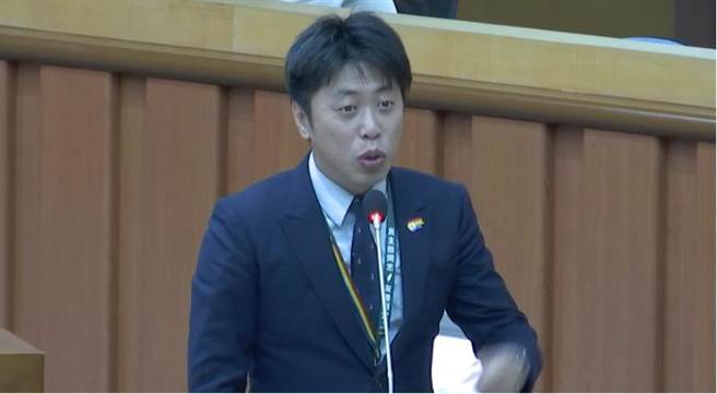 市議員張之豪批謝，議會全力支持通過謝的預算，但最後還是沒有Gogoro，形同當初訴求跳票。（翻攝畫面／徐佑昇基隆傳真）