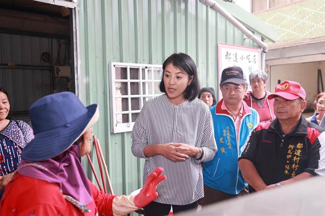 卡努風災重創南投縣仁愛鄉，主要都在原住民地區，縣府原民局派員駐點仁愛鄉公所協助重建，受災原住民每戶1萬元救助金。（南投縣政府提供／楊靜茹南投傳真）