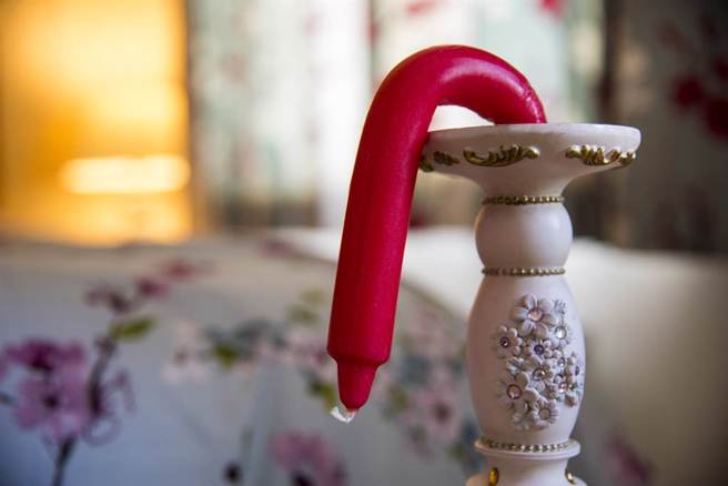 女友私密处除毛竟是爸爸帮忙剃的，让男方爱爱到一半枪软，考虑提分手。(示意图／shutterstock)