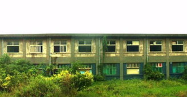 黑蝙蝠中隊過去荒廢的舊宿舍，其在民國94年已遭拆除。（陳育賢翻攝）