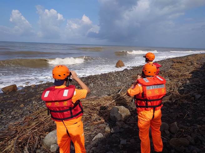 屏东50岁陈男到枋山溪捕鱼遭浪冲走，2天后寻获大体。（海巡署提供／谢佳潾屏东传真）
