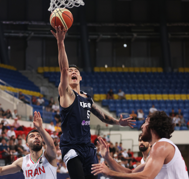 瓊斯盃中華藍劉錚在與伊朗一戰攻下14分。（中華籃協提供）