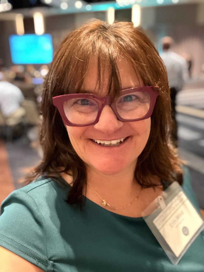 美国知名的打诈检察官韦丝特，提醒在美华人和亚裔人士小心诈骗「杀猪盘」。（图／翻摄LinkedIn）