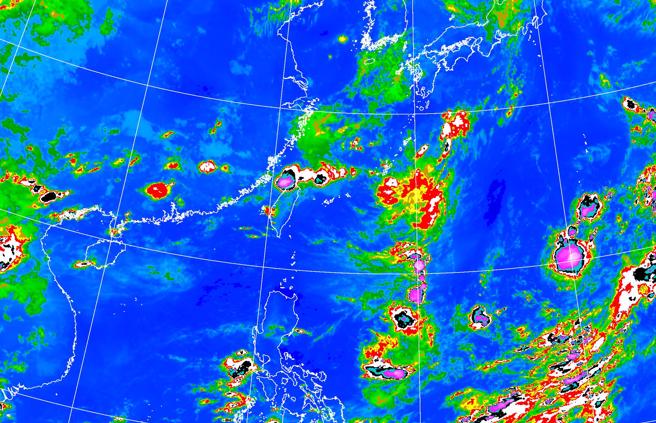 氣象專家指出，下周在日本南方海面有熱帶擾動發展，歐、美模式模擬差異大，應持續觀察。（中央氣象局提供）