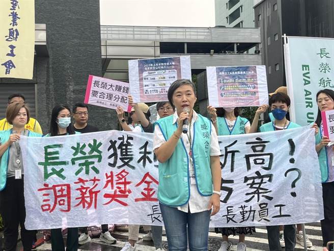 长荣企业工会理事长曲佳云直呼，每次华航一招人，长荣就走一片，人才留不住面临缺工问题。（陈梦茹摄）