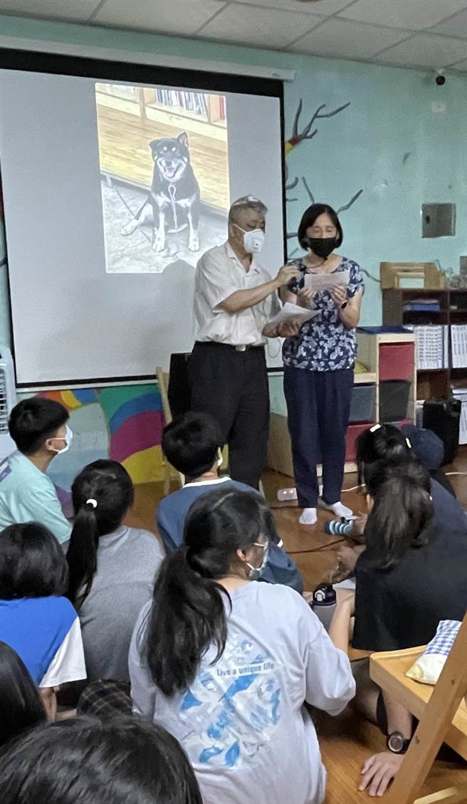 身为抢救受虐儿妇关怀协会顾问的林博，有感于育幼院孩子的需要，召集了来台定居的香港高知识份子，一同为孩子提供服务。（林博提供／林周义台北传真）