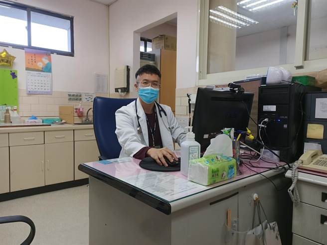 医师郭秉洋建议有过敏症状的患者，可以至医院就诊，抽血检查过敏原。（北荣新竹分院提供／邱立雅竹县传真）