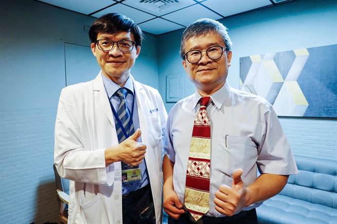 民生医院泌尿科网红蔡秀男医师与恩师张永明教授相见欢。（民生医院提供） 