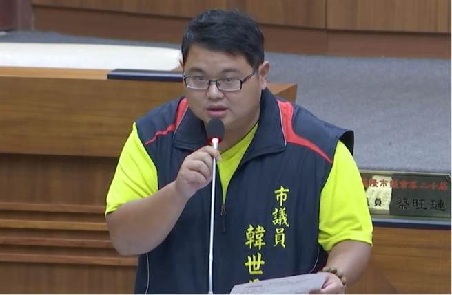 国民党市议员韩世昱表示，东明大排很久没清理要处理，另外田寮河改善二期计画说明会开完后执行状况似乎「无疾而终」，毫无消息，希望能积极处理。（翻摄画面／徐佑升基隆传真）