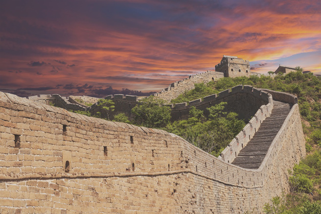 大陆河北省文物保护中心的工作人员近日替五道梁长城进行修缮工作时，意外发现一块来自明代的营建石碑。(示意图/达志影像)