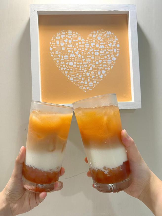 七夕情人节甜蜜饮品表心意，摩斯汉堡推「粉红泡泡茶欧蕾」。（图／摩斯汉堡提供）