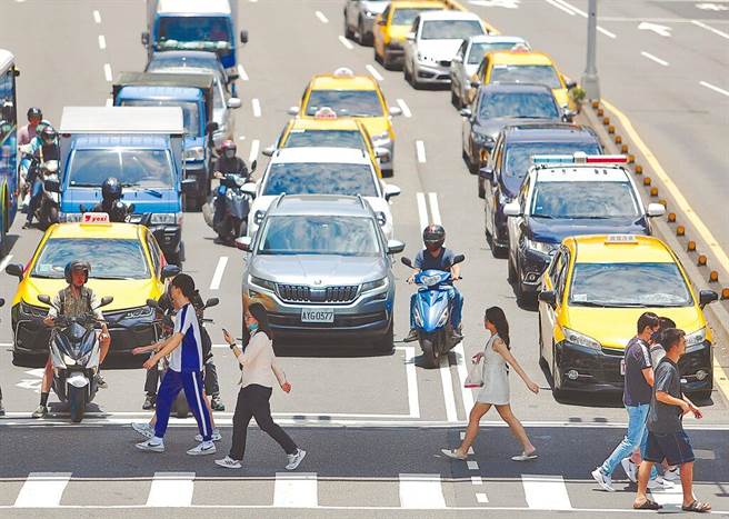 交通部为改善道路交通伤亡情形，2019至2022年度斥资11亿多元执行第13期道安方案。（本报资料照片）