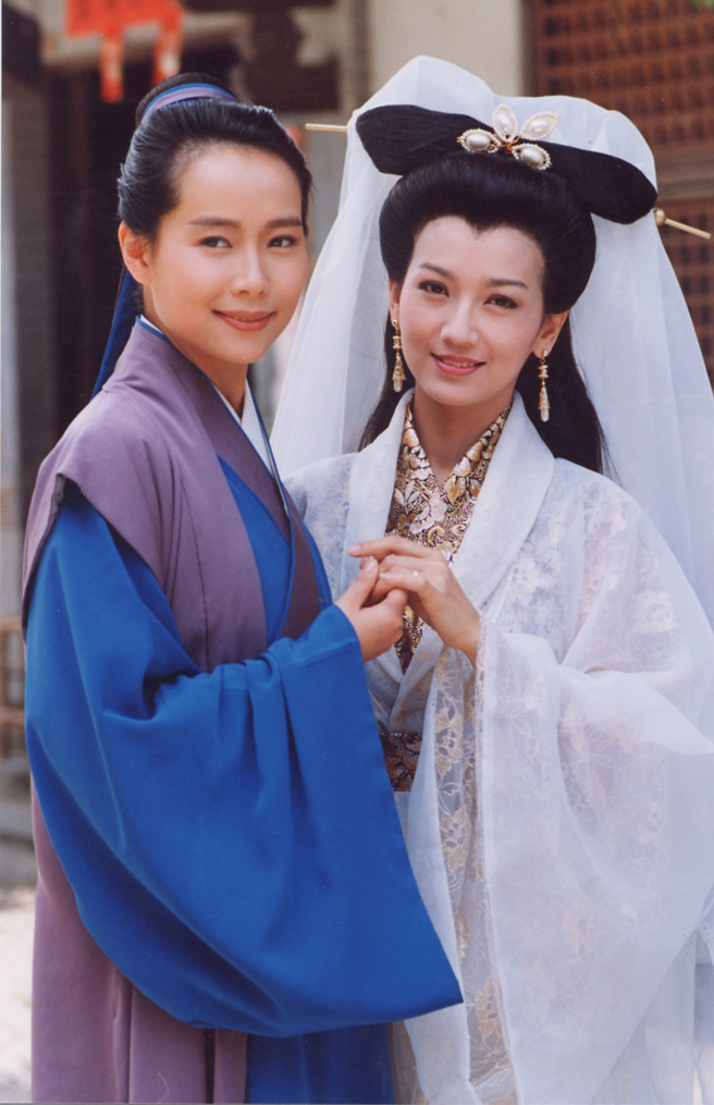 叶童（左）曾和赵雅芝主演《新白娘子传奇》。（图／中时资料照）