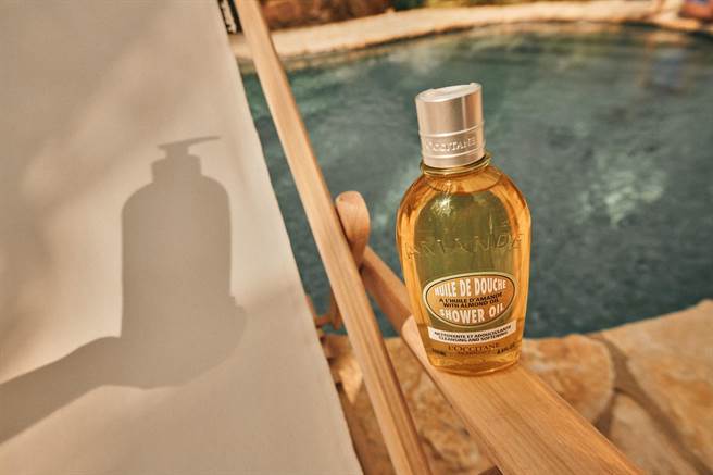 L'OCCITANE 杏仁沐浴油，售价1050元。（欧舒丹提供／黄唯淯台北传真）