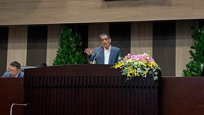 南投县议长何胜丰要求县府研拟对房屋全毁灾民「加码补贴」，让他们赶紧有房子安居重新生活。（曾雪蒨摄）