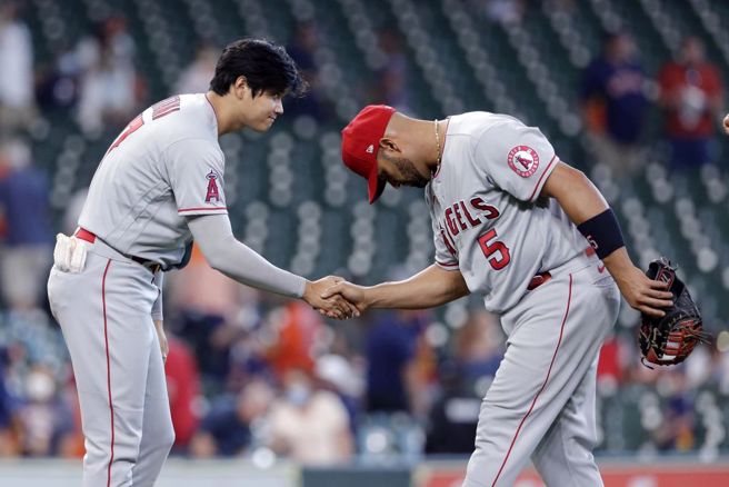 大谷翔平(左)與普侯斯曾是天使隊友。（美聯社資料照）