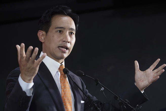 泰国宪法法庭今天驳回泰国前进党党魁皮塔不能被二度提名为总理候选人的陈情案，第三次总理选举延宕将近1个月，将在22日举行。（图/美联社）