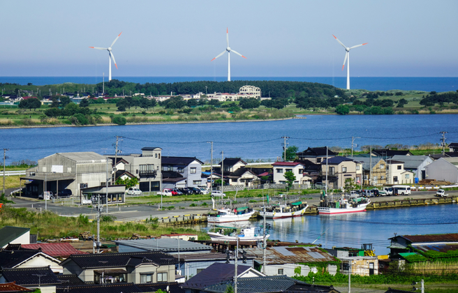 日本政府看準海藻等可透過光合作用吸收二氧化碳，在全國各地推動港灣設置「藻場」，盼未來助達成碳中和目標。圖為山形縣酒田市酒田港。（資料照/shutterstock）