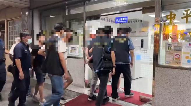 一干人等都被警方带回警局侦讯。（警方提供）