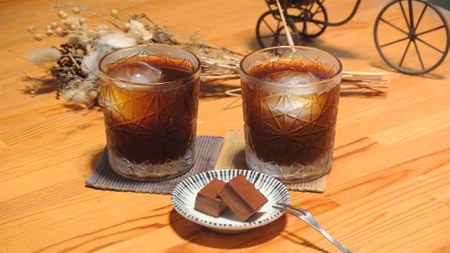 参加北投老爷式旅行的旅人，可独家免费兑换庄园级的冷萃咖啡和70％的巧克力。(陈韵萍摄)