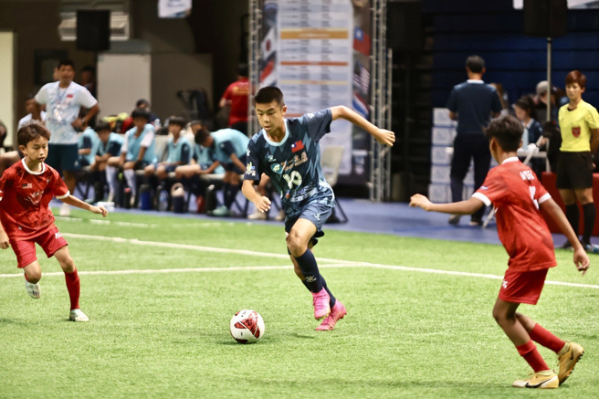 台中协和国小主力球员林子齐（中）。（迷你足球协会提供）