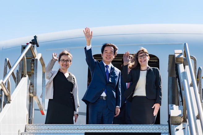 副總統賴清德抵達舊金山，美國在台協會（AIT）主席羅斯柏格登與駐美代表蕭美琴接機。（特使團提供）