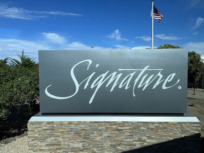 賴清德抵達舊金山，警車開道上路，還為記者打開快速通道關。（曾薏蘋攝）