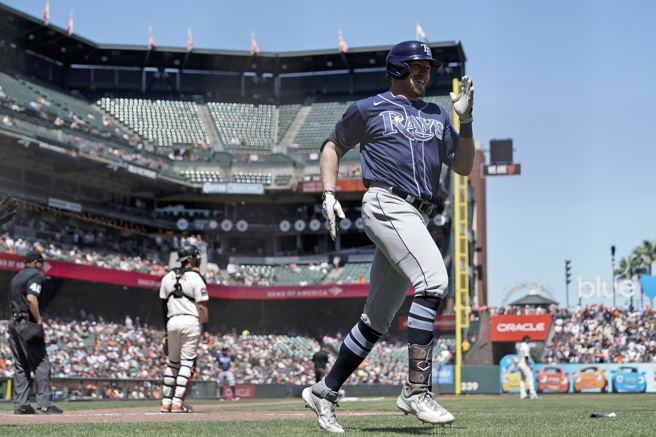 萊利敲出場內全壘打。（美聯社）