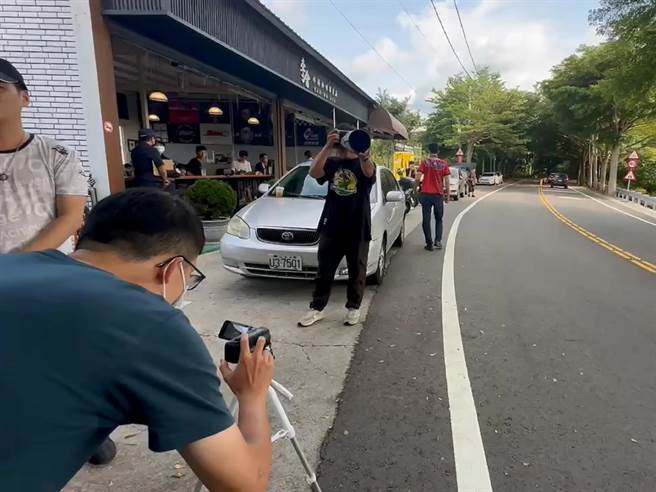 彰化县道139线常有机车骑士危险驾驶，警方派出便衣警力搜证开罚。（民眾提供／孙英哲彰化传真）
