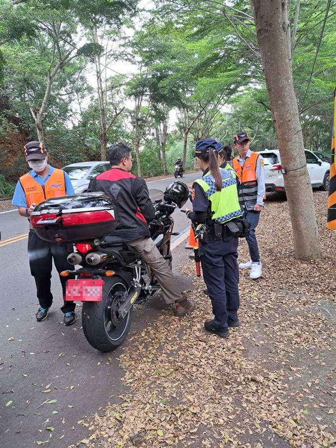 彰化县警局与环保局及监理站等单位，今天起一连三天于139线执行联合稽查。（警方提供／孙英哲彰化传真）
