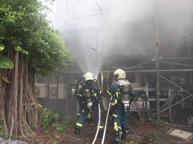 台大化工系实验室爆炸起火，多名学生受伤9人送医。(消防局提供)