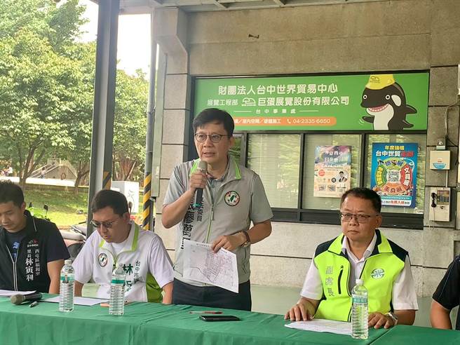 自来水公司17日上午举办管线汰换施工前说明会，9月起将针对西屯世贸周边进行水管汰换。(张廖万坚提供)