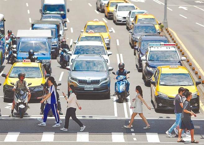 政院提「行人交通安全政策綱領」。（本報資料照片）