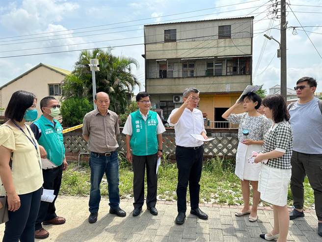 台中市梧栖区永寧国小校园设备老旧，立法院副院长蔡其昌17日邀集相关单位会勘。（陈淑娥摄）