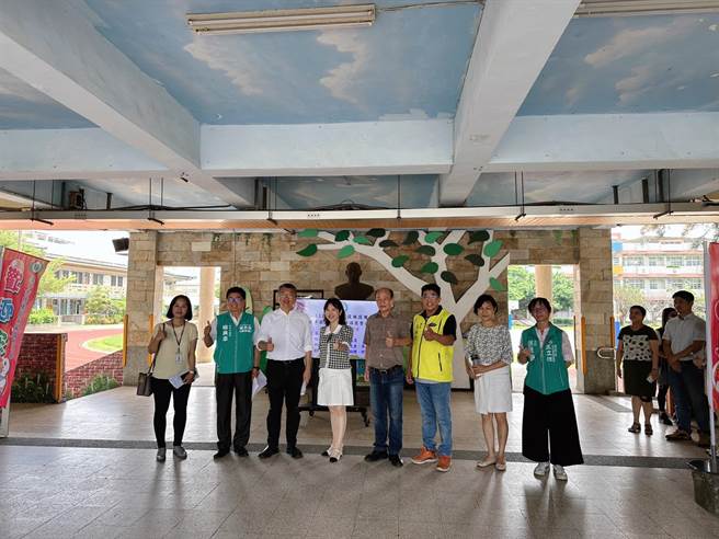 台中市梧栖区永寧国小校园设备老旧，立法院副院长蔡其昌17日邀集相关单位会勘。（陈淑娥摄）