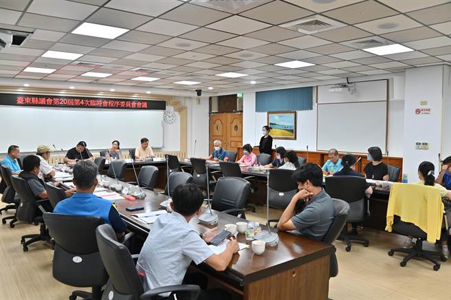 台東縣政府日前接獲環保署協助處理南投縣垃圾函文，台東縣議會今天開程序委員會，退回台東縣政府相關提案。（讀者提供／蔡旻妤台東傳真）