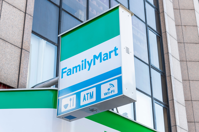 「山道猴子的一生」男主角在便利商店上班，其服装、场景激似全家便利商店，对此，业者发文回应了。（示意图／shutterstock）