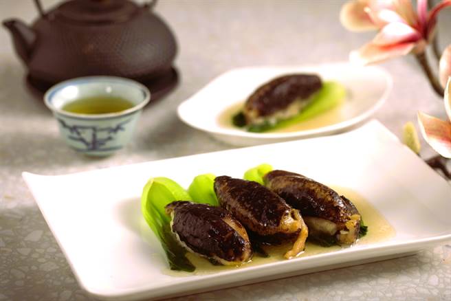 北极红参镶海鲜茸欣叶小聚 540元 （每份3条）、欣叶台菜、欣叶钟菜180元（每份1条）。（欣叶国际餐饮提供／朱世凯台北传真）