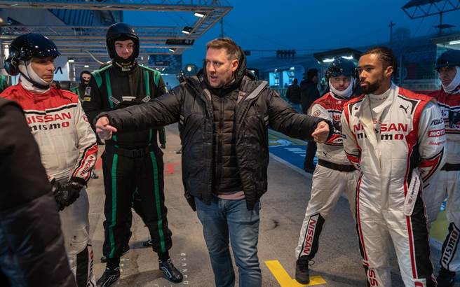 《第九禁区》导演尼尔布洛姆坎普这次不拍科幻，改拍赛车片《GT：跨界玩家》。（索尼影业提供）