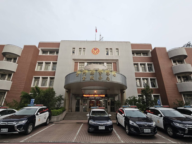 金门惊传知名KTV有民眾欢唱时爆发衝突，嫌犯拦车开枪射伤3人，警方迅速歹人带回调查。(图／警方提供)