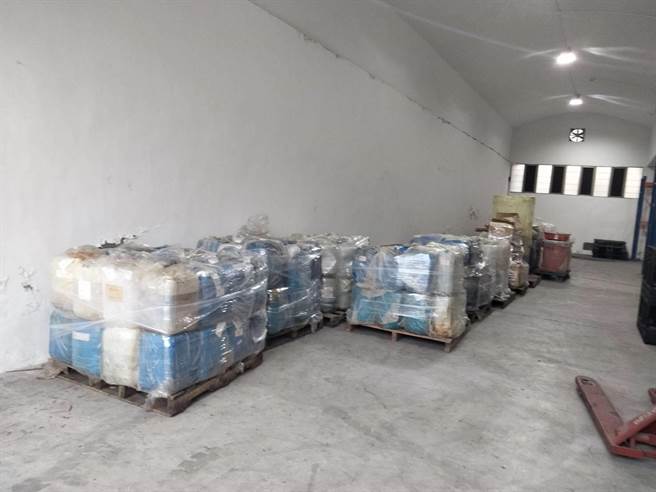 存放的化学药剂极易挥发成有害气体，加上保管成本高，还占据大量赃物库空间。（彰化地检署提供／吴建辉彰化传真）★《中时新闻网》关心您：保护自己、远离毒品！