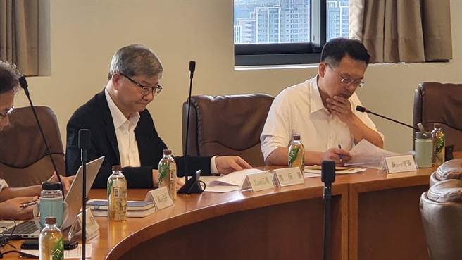 行政院院会17日讨论《道路交通安全基本法》，桃园副市长苏俊宾再吁改装车纳入噪音管制。(市府提供／蔡依珍桃园传真)