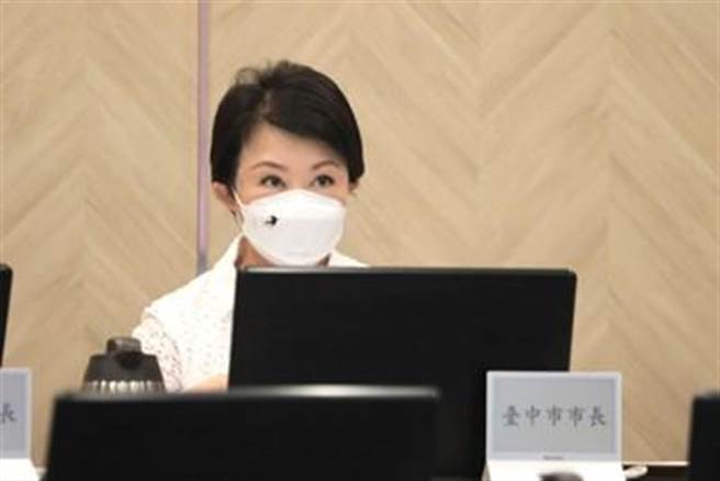 台中市长卢秀燕17日列席行政院会，提出放宽容积代金使用限制的建议。(台中市府提供)