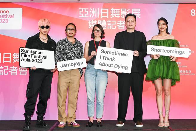 ØZI（左起）、导演全知泰、瑞秋兰伯特、许承杰、演员李霈瑜出席亚洲日舞影展记者会。（亚洲日舞影展提供）