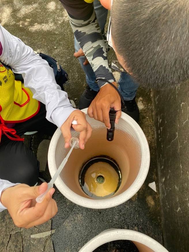 台南登革热累计至今天已1497例，南市卫生局呼吁民眾落实病媒蚊孳生源清除。（台南市卫生局提供／曹婷婷台南传真）