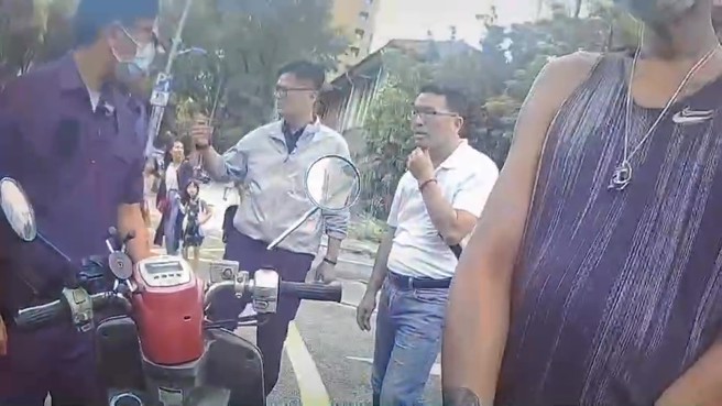 台北市中正區1名32歲吳姓女子日前因機車失竊，警方前往案發地梭巡，過程中發現1名35歲沈姓男子騎乘吳女的失竊車輛，立馬將他攔下，依竊盜罪將他送辦。（翻攝畫面）
